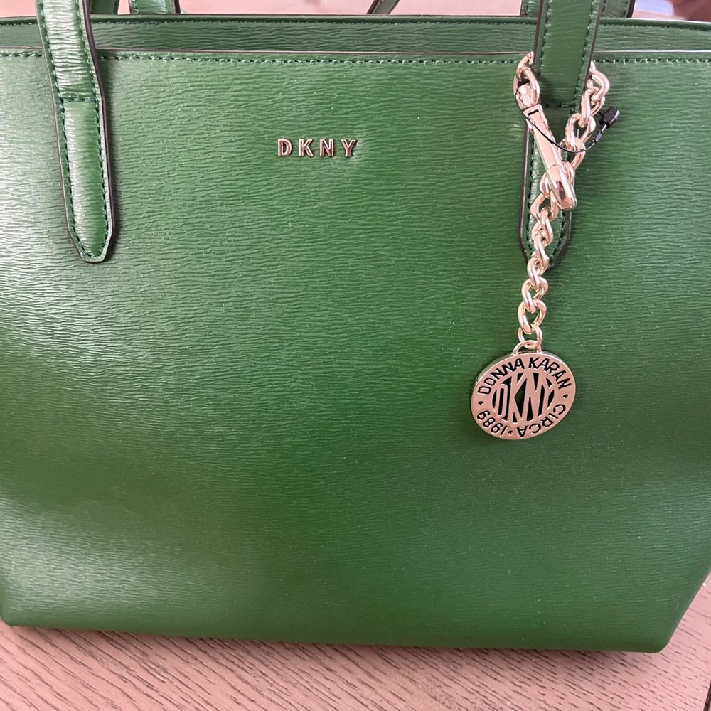 DKNY Sutton Leather Bryant Medium Tote